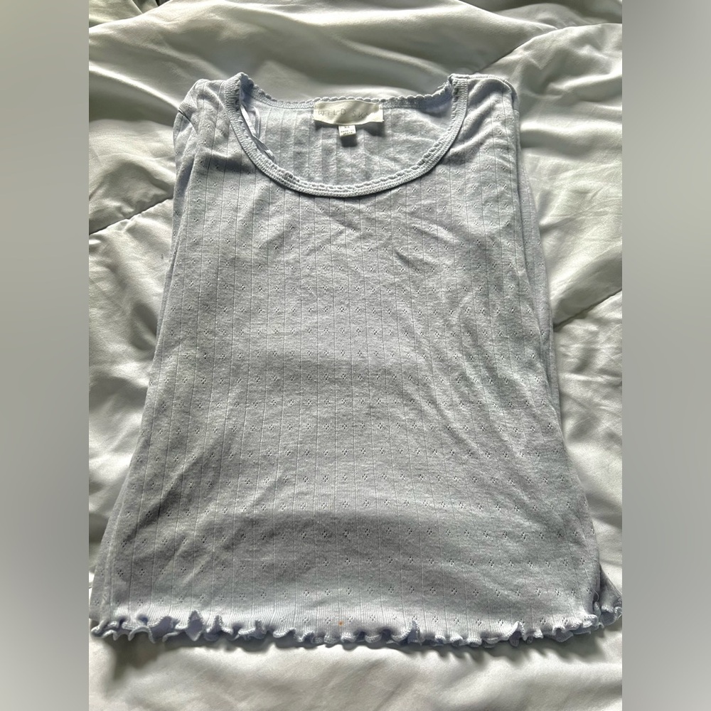 i’m selling a beautiful baby blue long sleeve crop top. never worn.